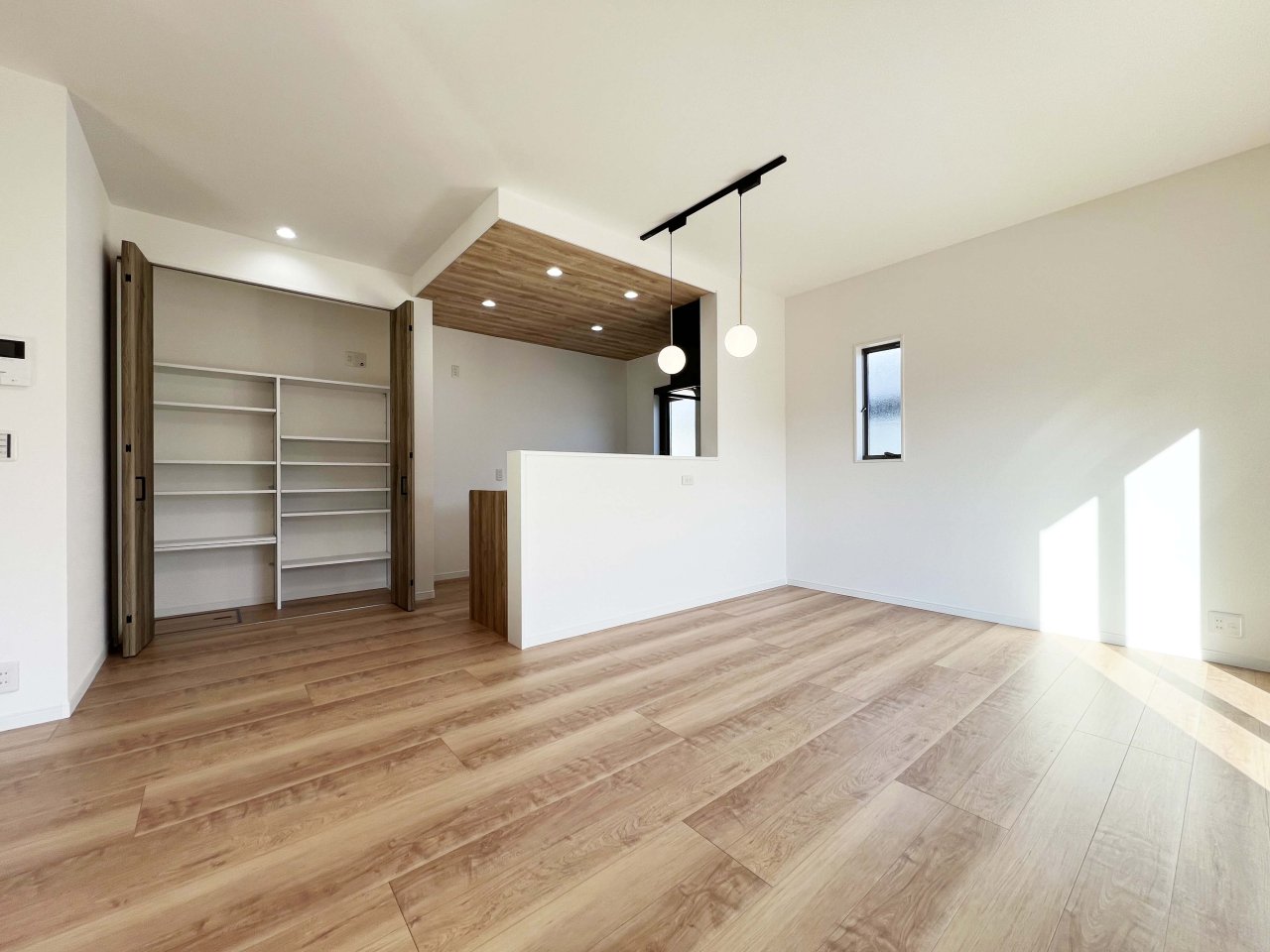 【北玄関】リビングが繋がるナチュラルな家