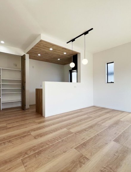 【北玄関】リビングが繋がるナチュラルな家