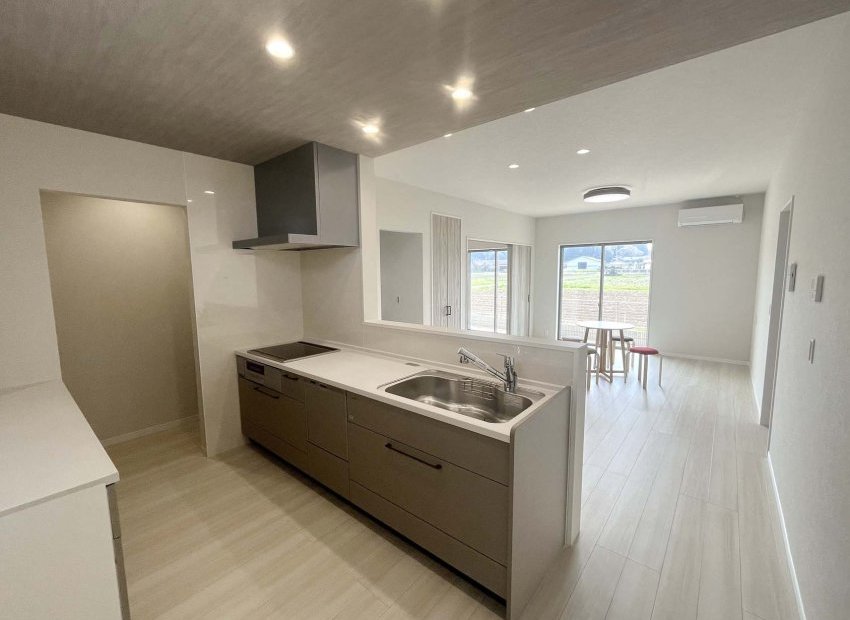 キッチンのクオリティアップ。収納充実・便利なパントリー付き