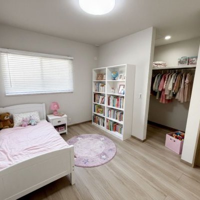 玄関ホールを中心に個室をセット