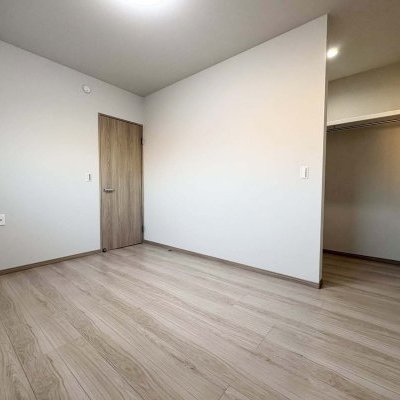 玄関ホールを中心に個室をセット