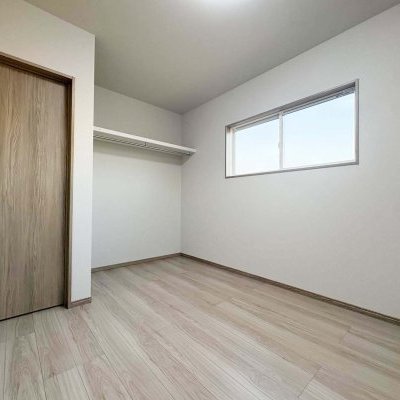 玄関ホールを中心に個室をセット