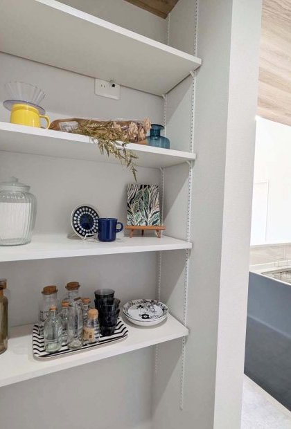 収納充実・パントリー付きキッチン周り