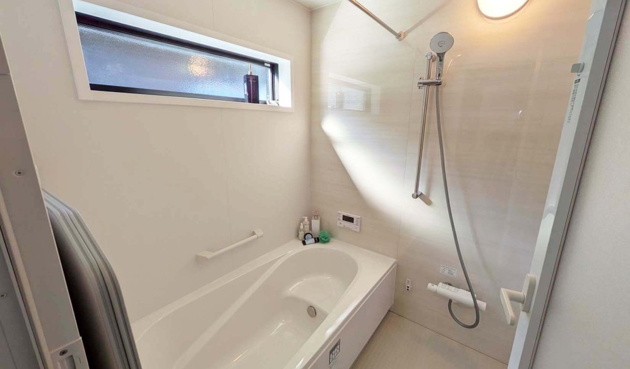 水回りを一直線に配置し、無駄を省いた効率的な間取り設計。