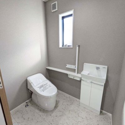 水回りを一直線に配置し、無駄を省いた効率的な間取り設計。